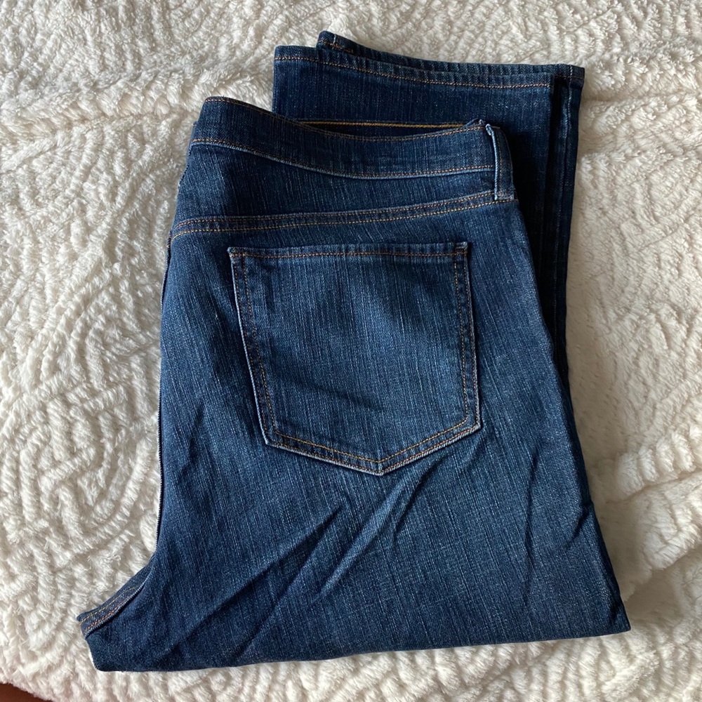 EUC Women’s Capri Jeans, Medium Wash / Size: 18